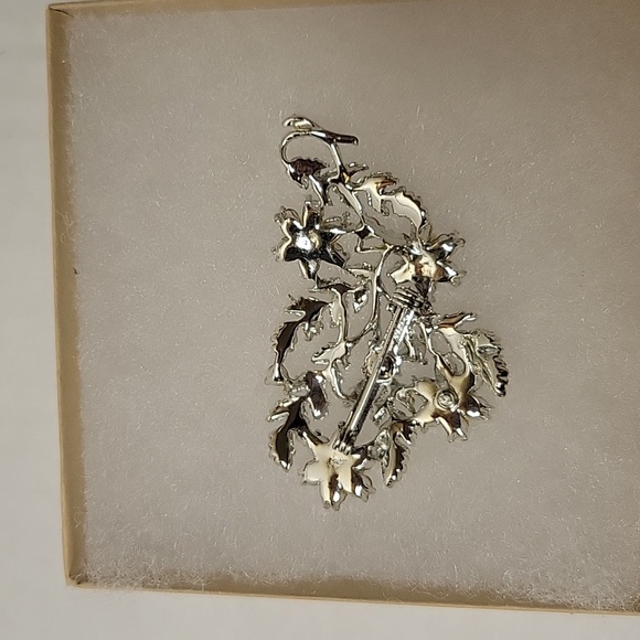 Set of 3 Floral Brooches - Picture 7 of 7